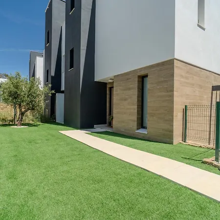 Sa59 - Elegant Semi-detached House With Solarium *