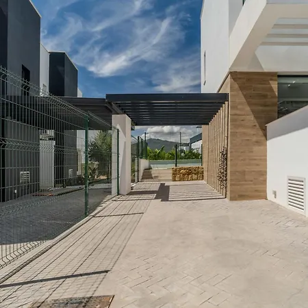 Sa59 - Elegant Semi-detached House With Solarium
